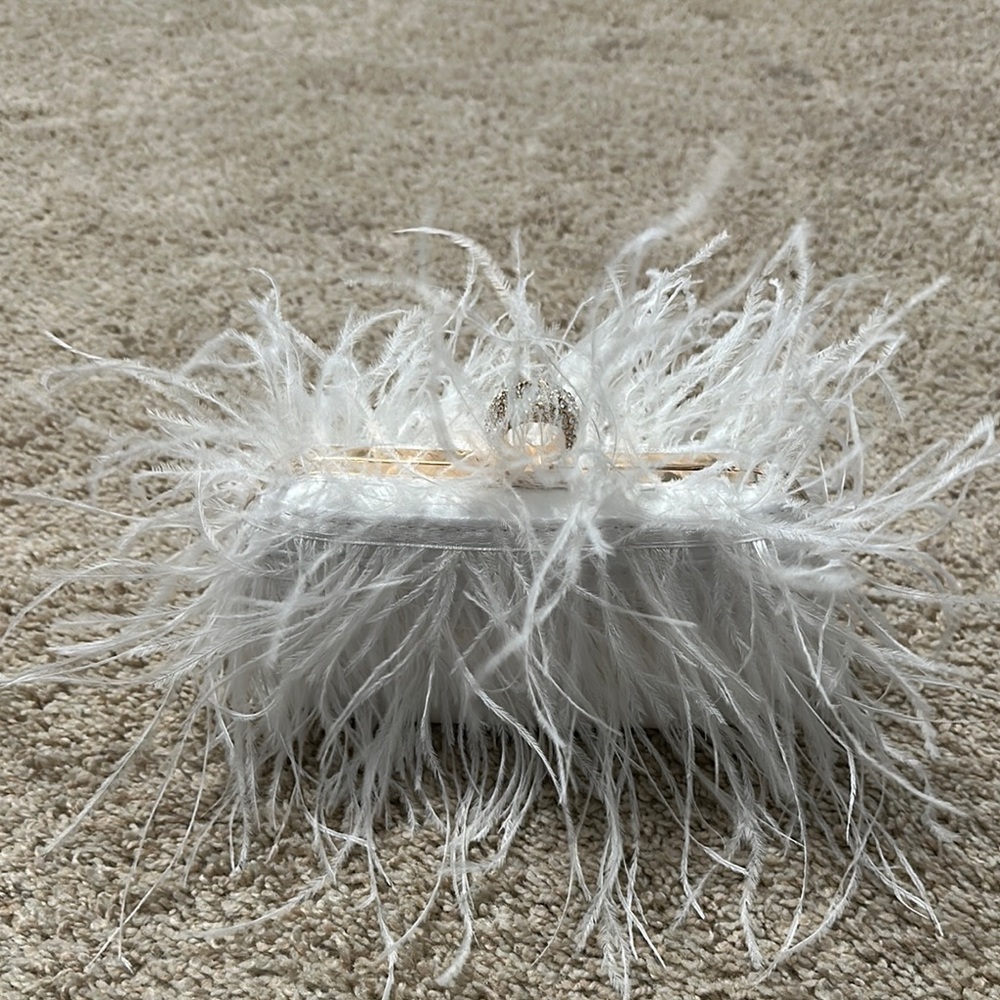 White feather ring clutch